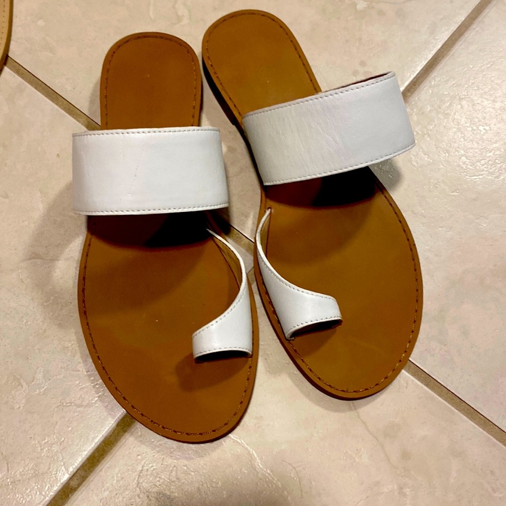 Banana Republic Women White Thong Leather Slip on Sandals Flats Beach Summer 8